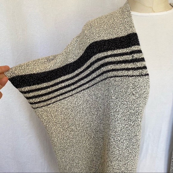 Community Aritzia XS-M poncho sweater cotton/poly salt and pepper - Picture 3 of 8
